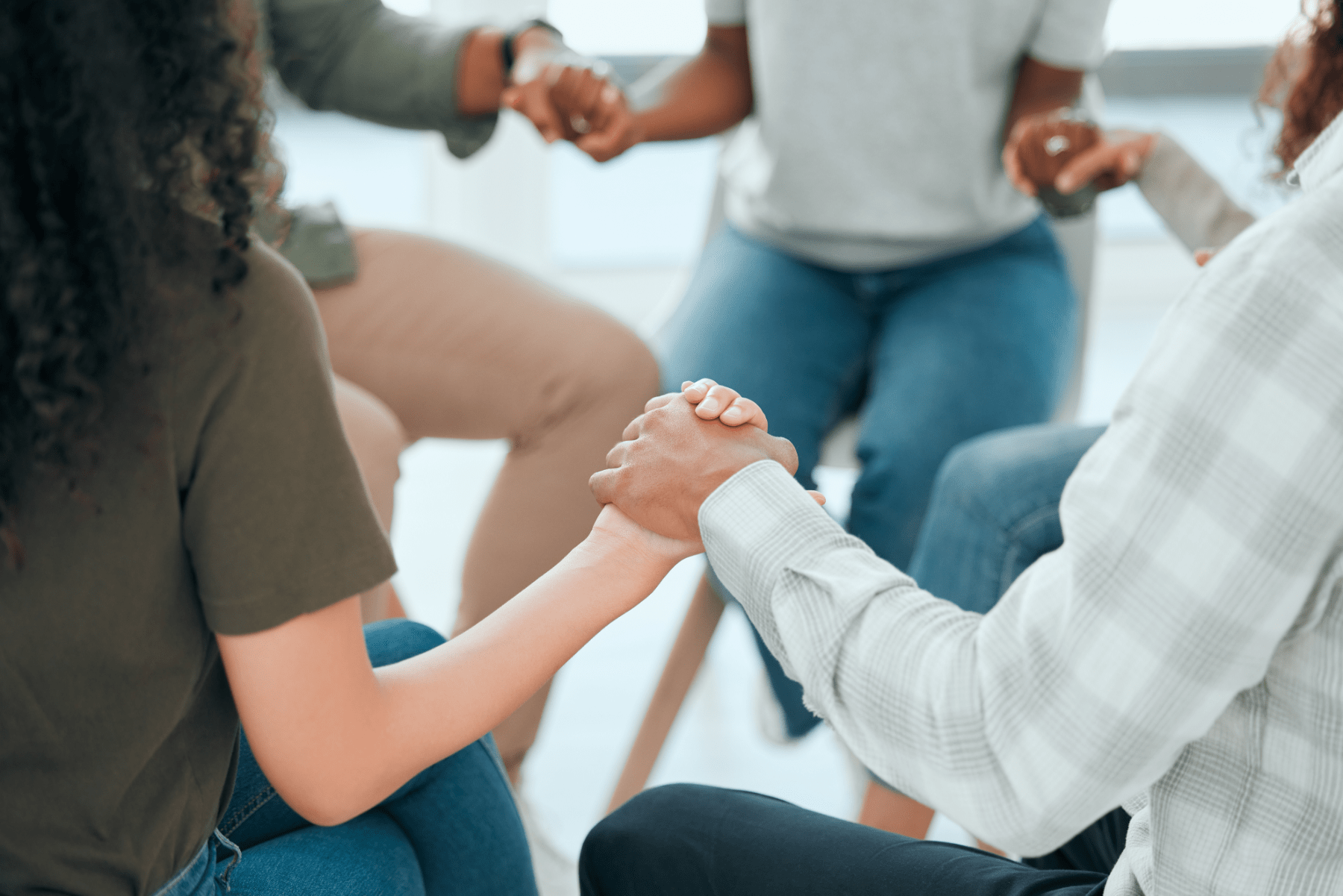 group-in-chairs-holding-hands_610180947-min
